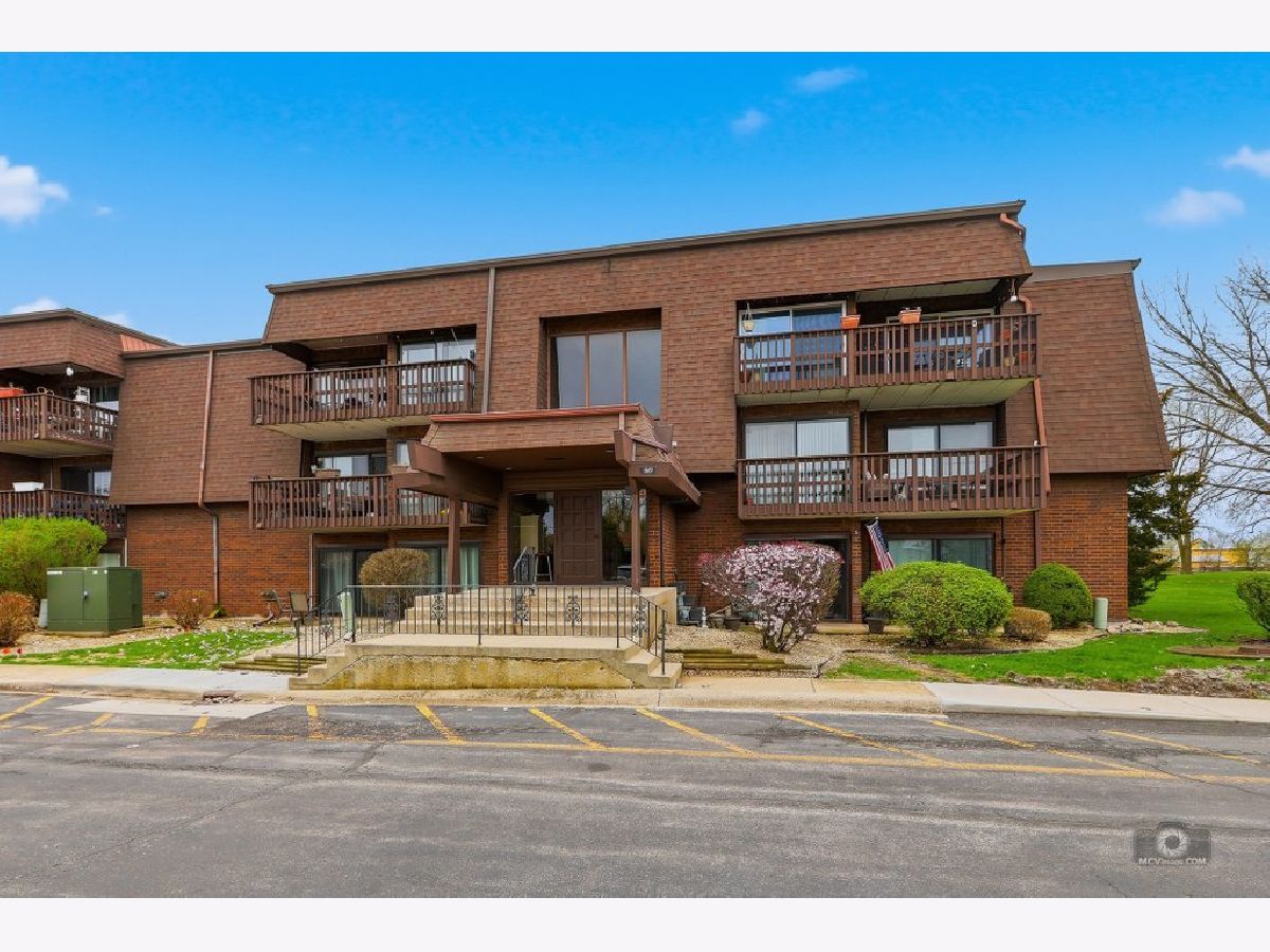 Condominiums For Sale Richmond Circle Joliet Illinois, 1619 Richmond Avenue