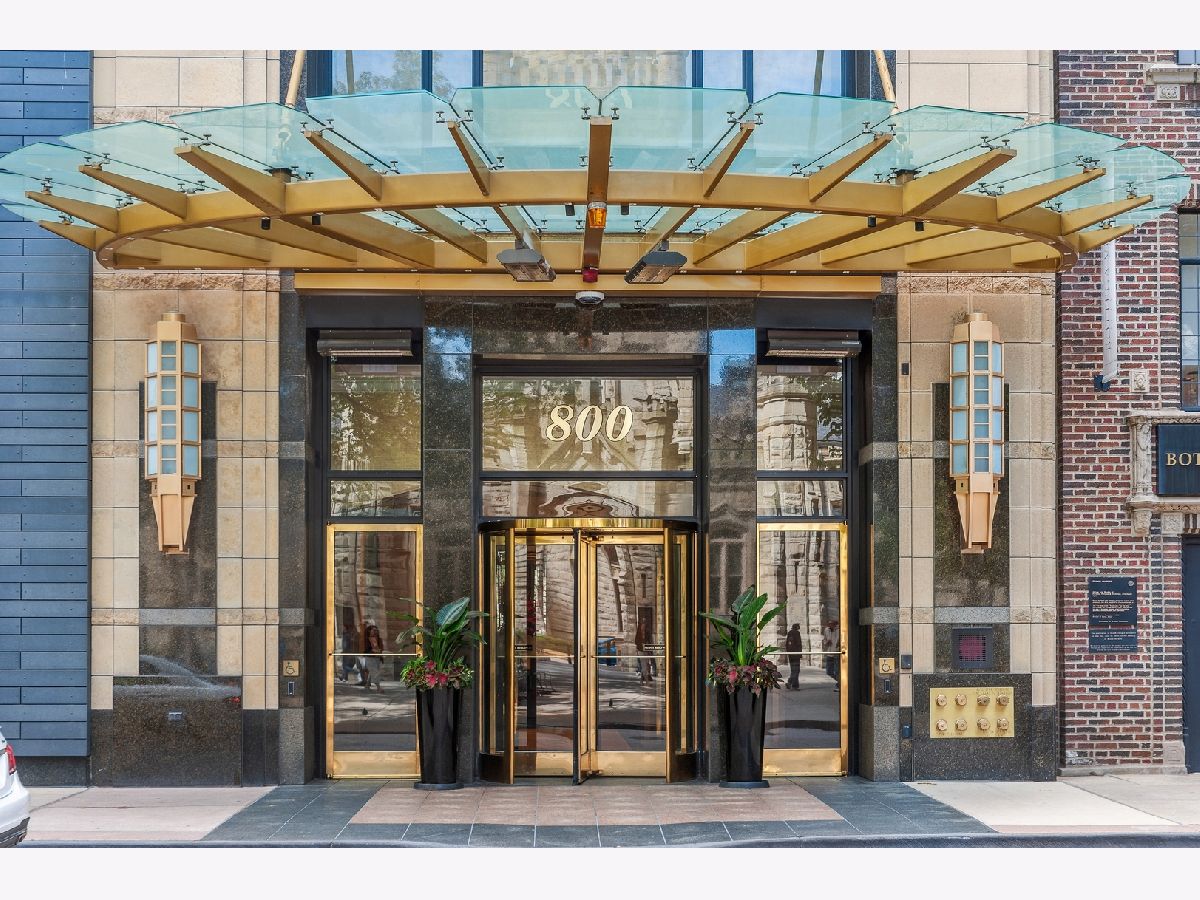 Condominiums For Sale Park Tower Chicago Illinois, 800 Michigan Avenue