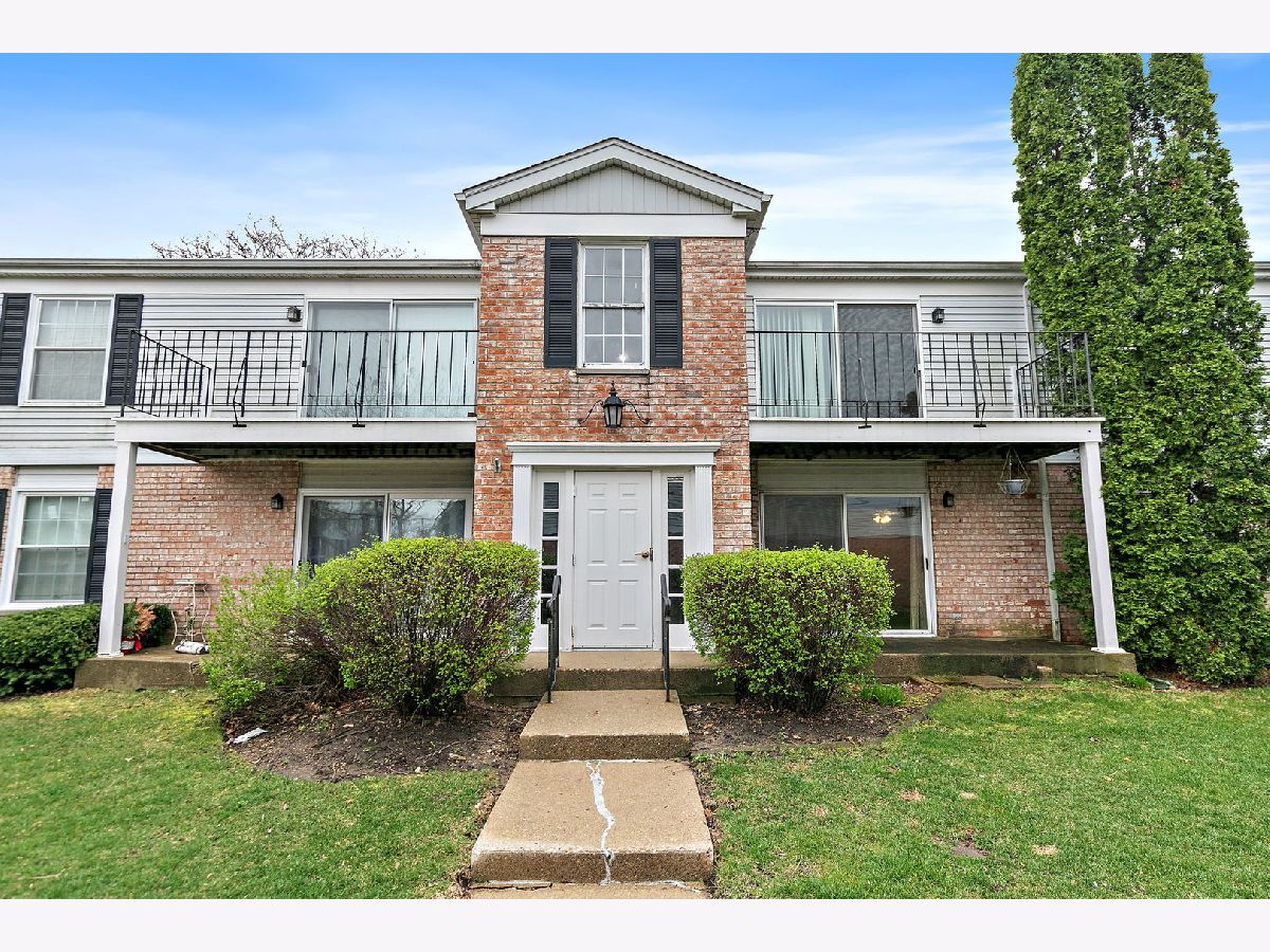  For Sale Crystal Lake Illinois, 979 Golf Course Road