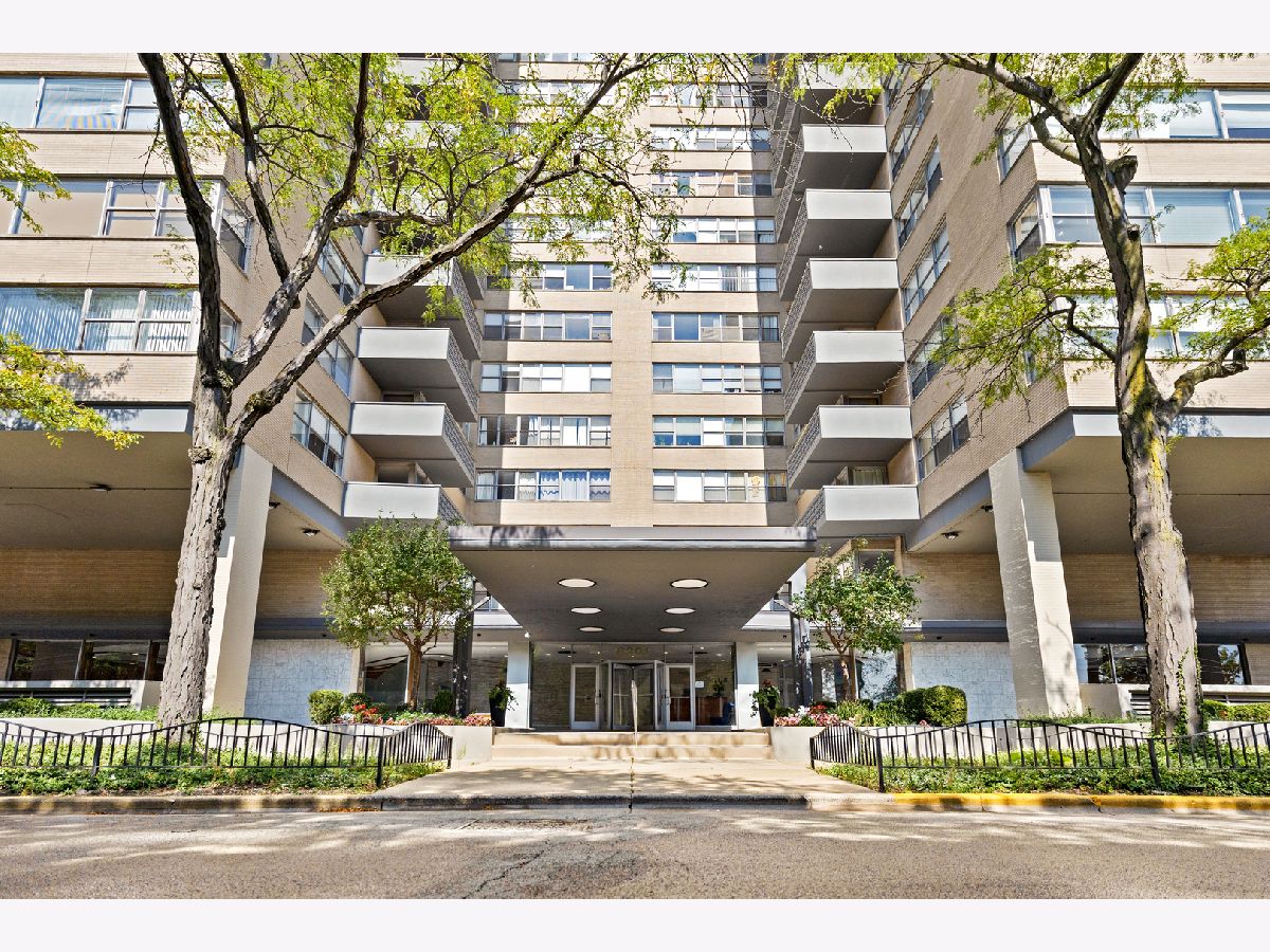 Condominiums For Sale Shoreline Towers Chicago Illinois, 6301 Sheridan Road