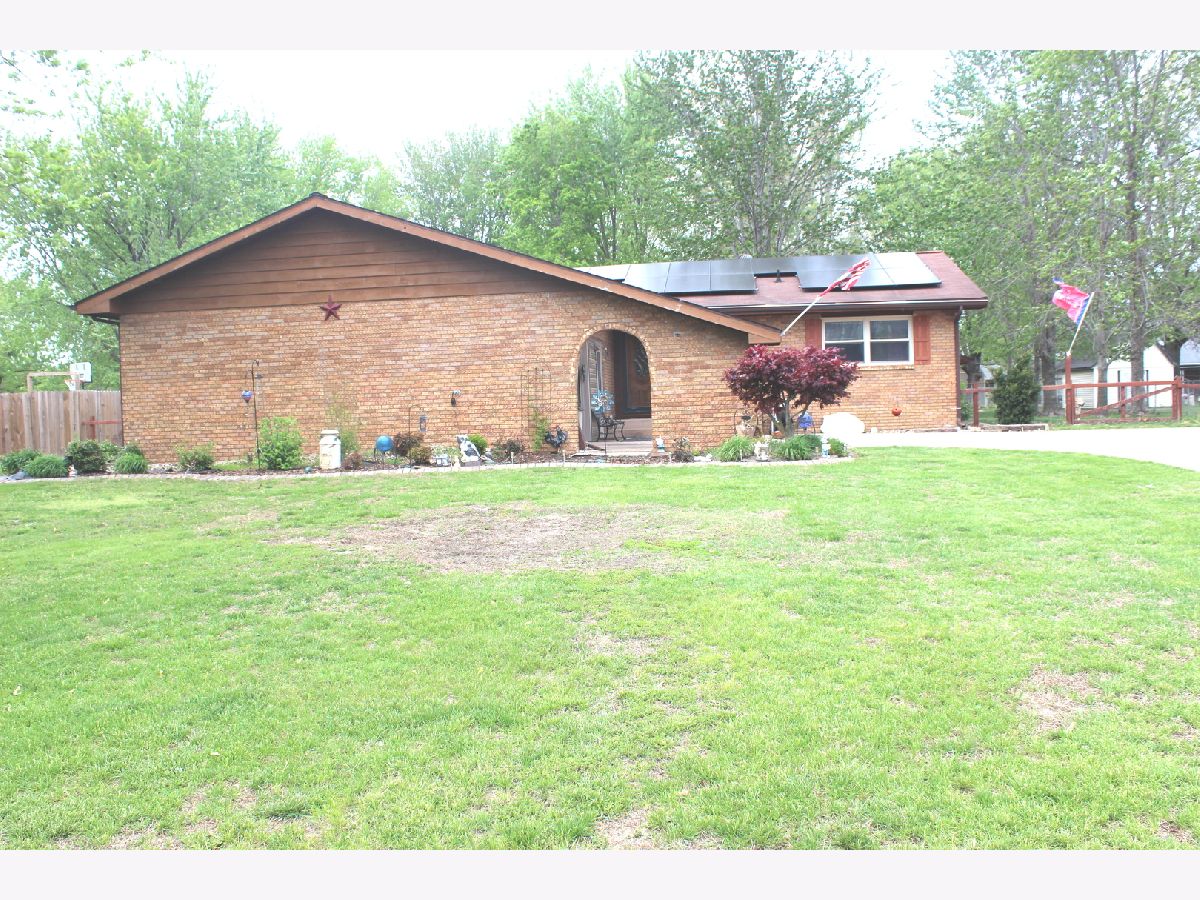  For Sale Salem Illinois, 210 Circle Drive