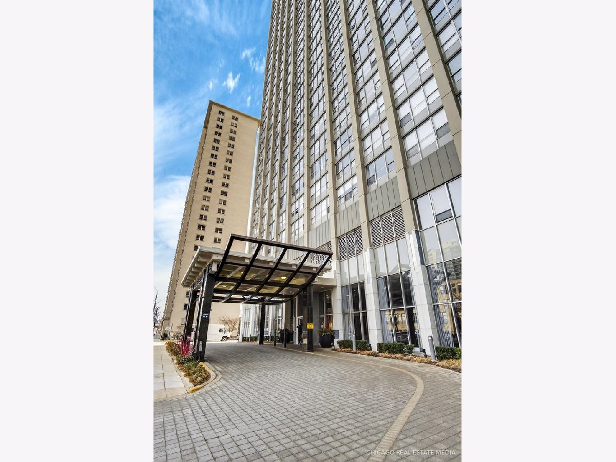 Condominiums For Rent Park Place Tower Chicago Illinois, 655 Irving Park