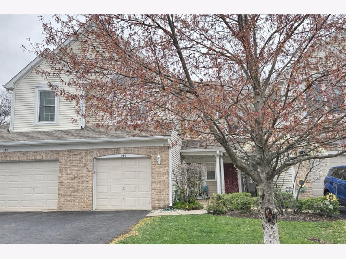 Townhomes For Sale Autumn Lakes Aurora Illinois, 144 Hidden Pond Circle