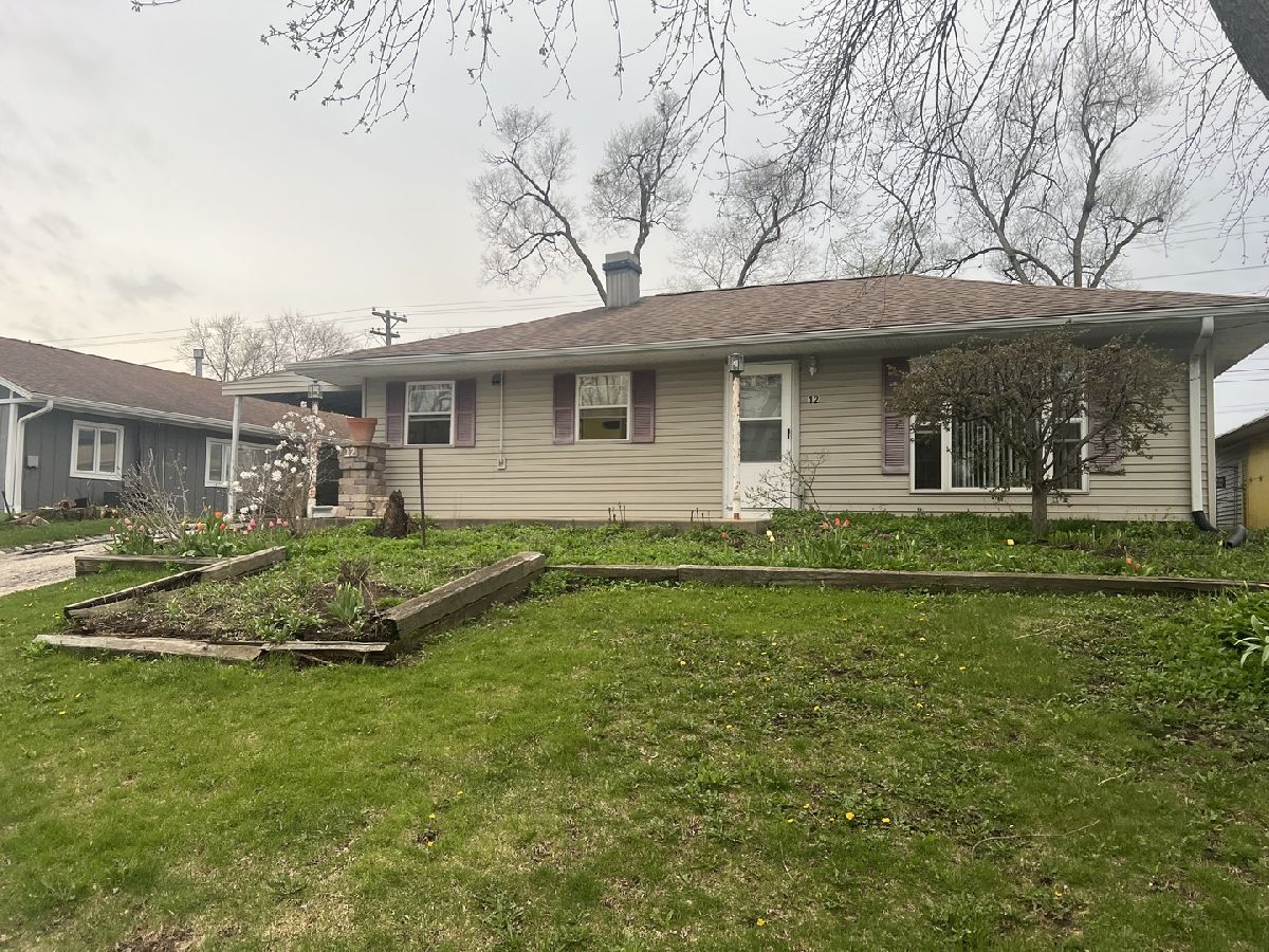  For Sale Carpentersville Illinois, 12 Evergreen Lane