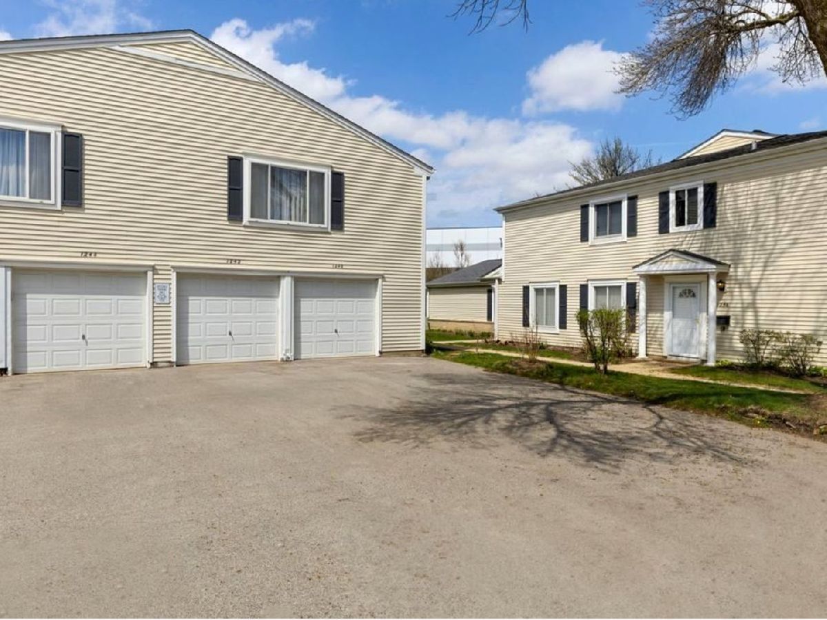  For Sale Prospect Heights Illinois, 1240 Cove Drive