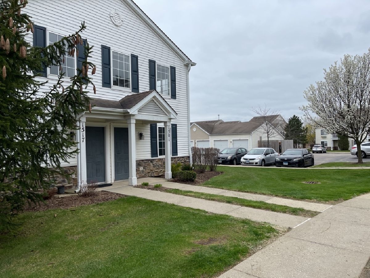 Townhomes & Condos For Rent Silverstone Lake Carpentersville Illinois, 1517 Silverstone