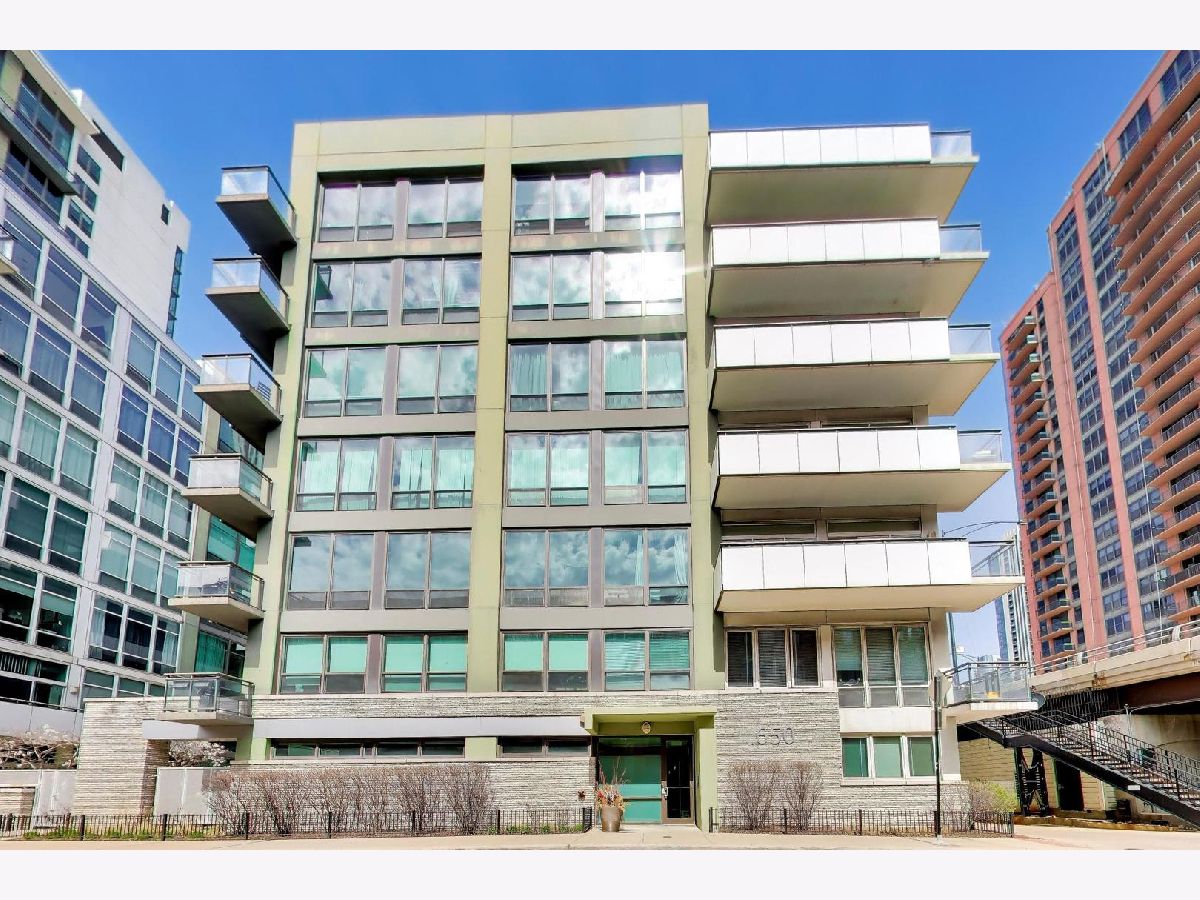  For Sale Chicago Illinois, 650 Wayman Street