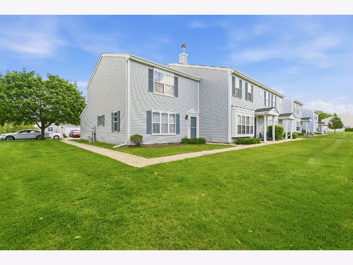 Townhomes & Condos For Sale Larkins Pointe Joliet Illinois, 1920 Mayan Court