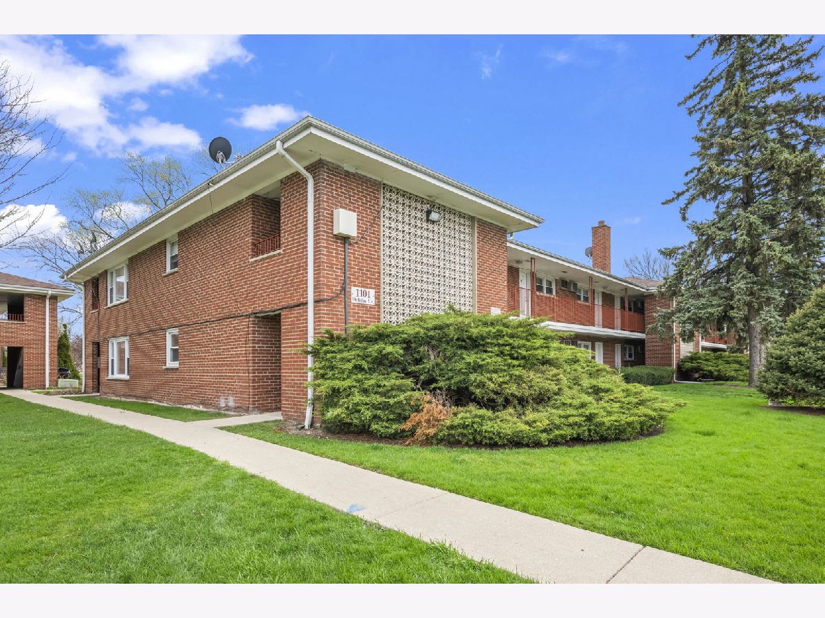 Condominiums For Sale Holiday Lane Des Plaines Illinois, 1101 Holiday Lane