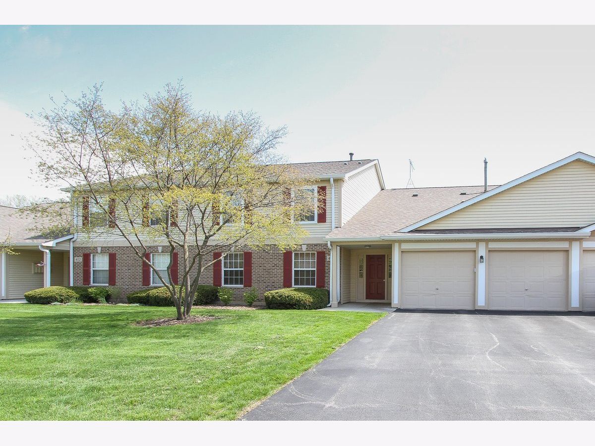  For Sale Elgin Illinois, 400 Woodview Circle