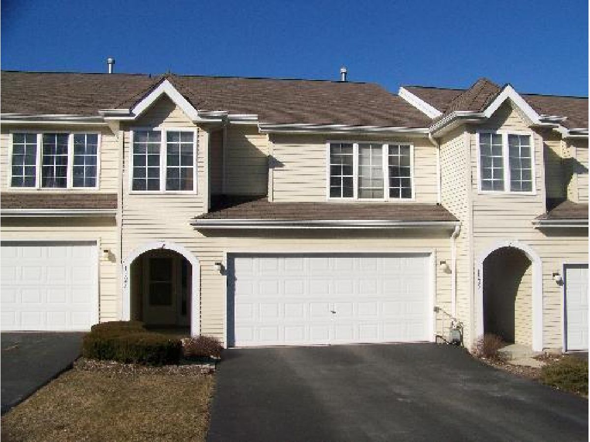  For Rent Woodstock Illinois, 1523 Golden Oak