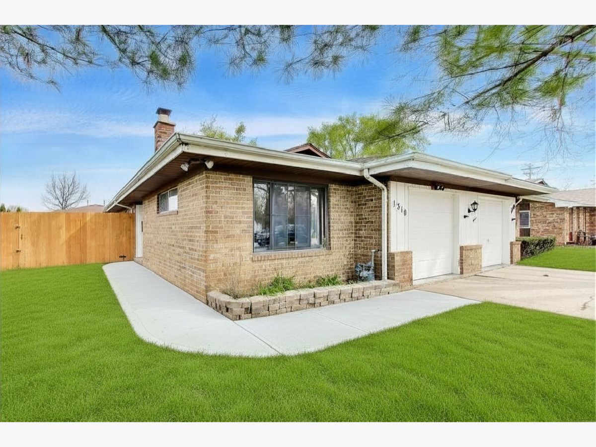  For Sale Streamwood Illinois, 1310 Beverly Lane