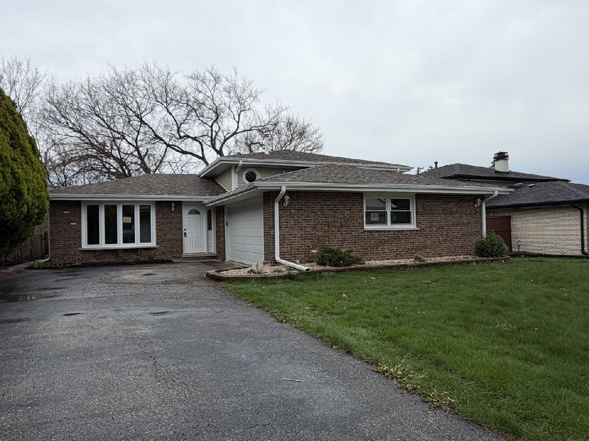  For Sale Justice Illinois, 7547 Blazer Avenue