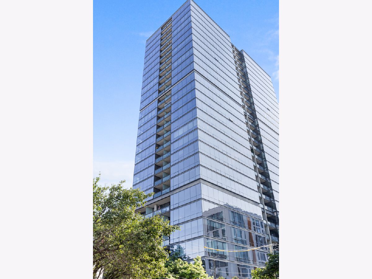  For Sale Chicago Illinois, 860 Blackhawk Street