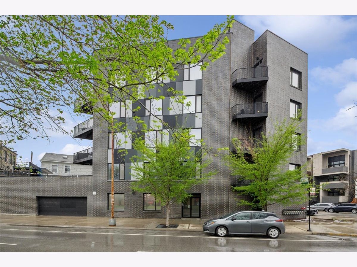  For Sale Chicago Illinois, 550 Ogden Avenue