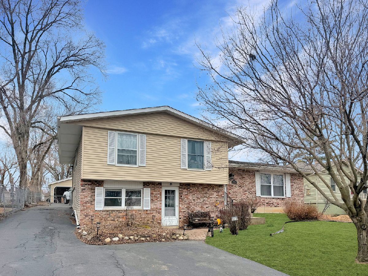  For Sale Lake In The Hills Illinois, 314 Plum Street