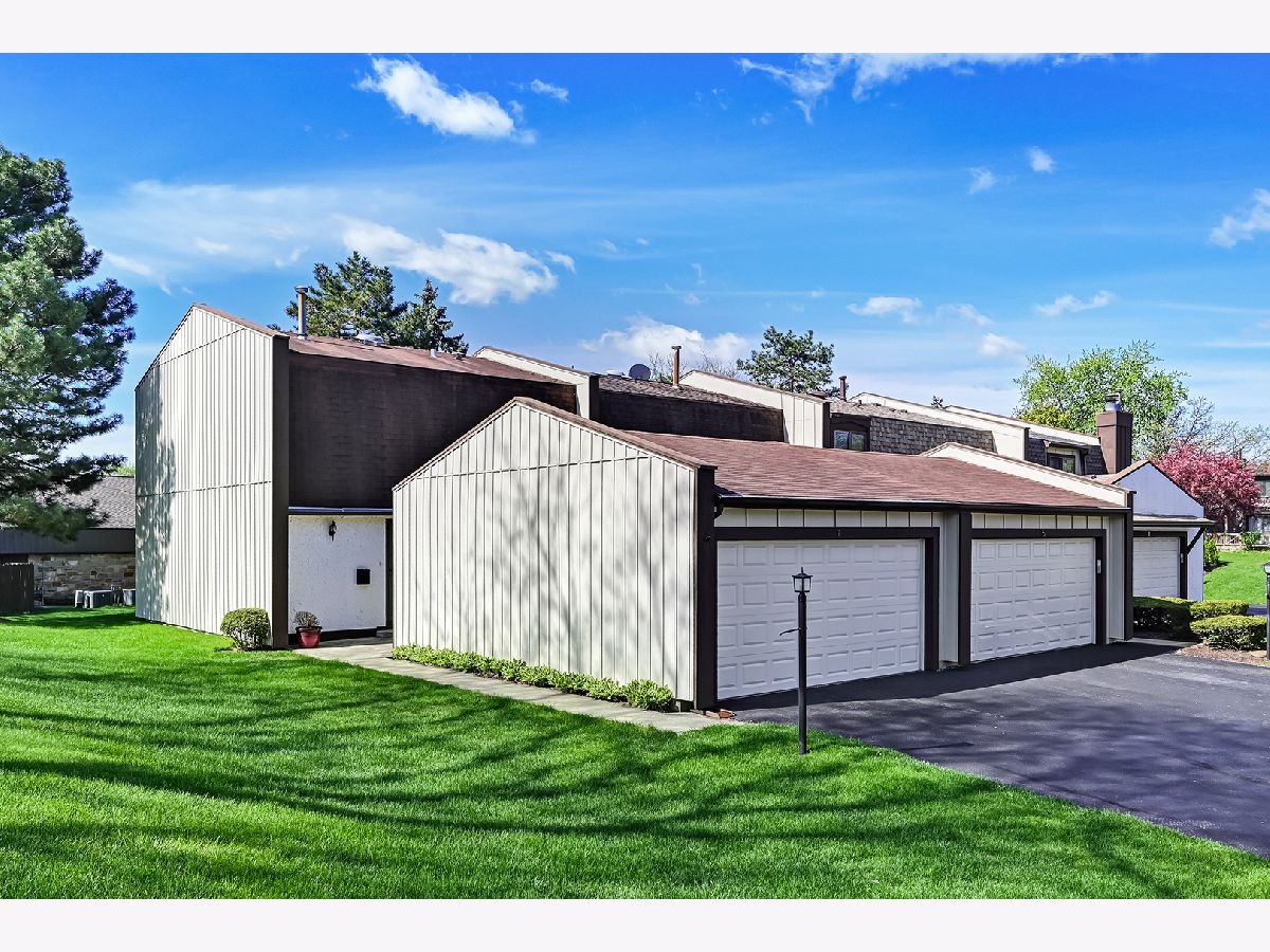 Townhomes For Sale Acacia Indian Head Park Illinois, 7 Nacona Lane