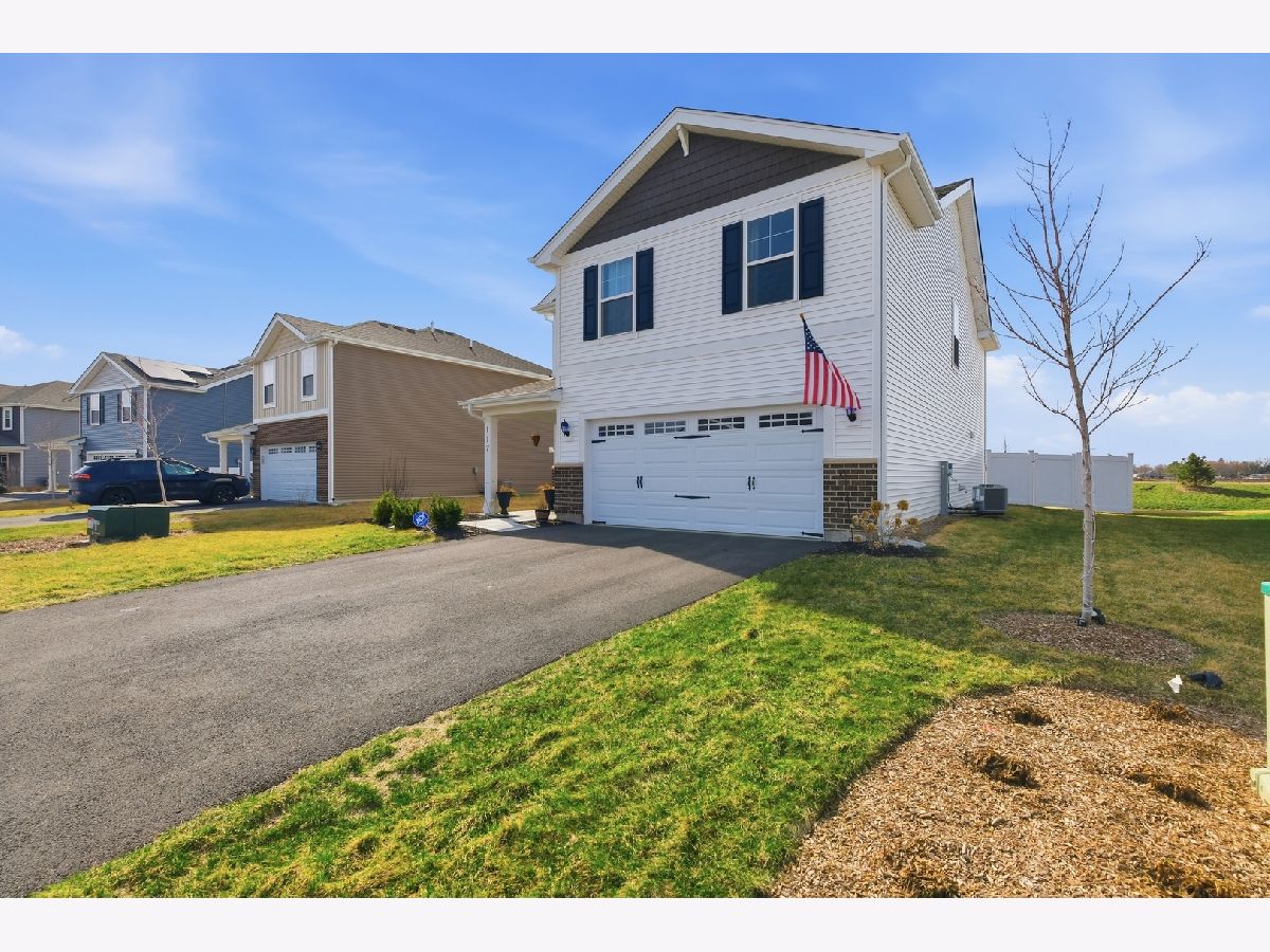 Homes & Condos & Townhomes For Sale Prairie Ridge Hampshire Illinois, 117 Fieldcrest Avenue
