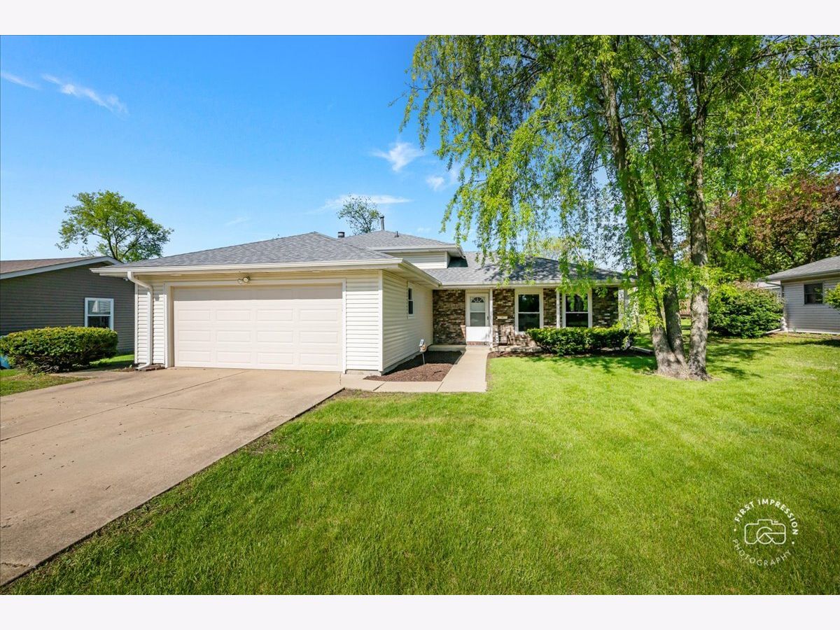  For Sale Aurora Illinois, 966 Elmwood Drive