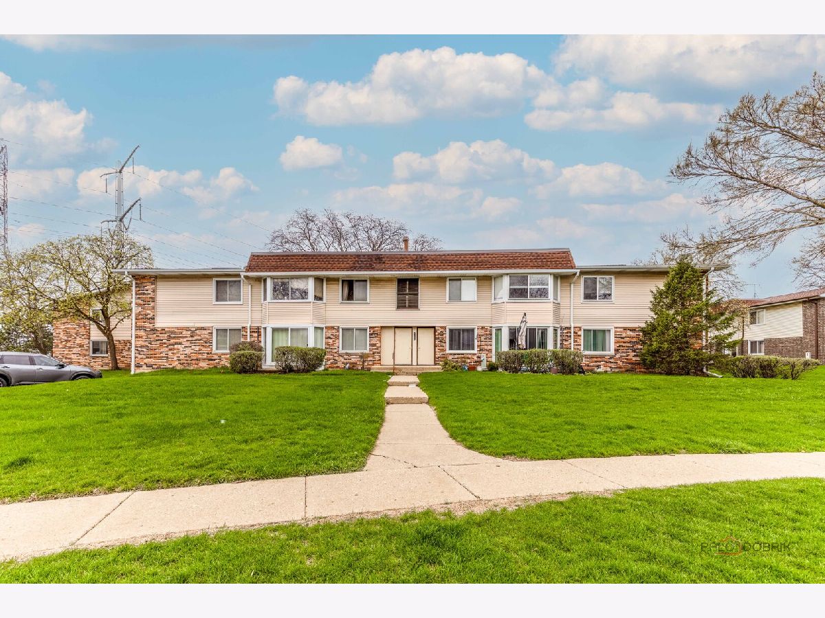  For Sale Woodridge Illinois, 3100 Roberts Drive