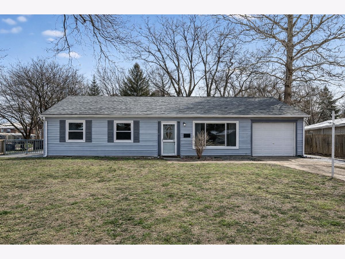 Homes & Townhomes For Sale Boulder Hill Montgomery Illinois, 86 Circle Drive