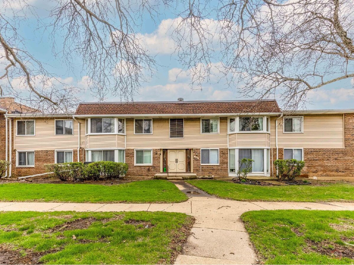  For Sale Woodridge Illinois, 3004 Roberts Drive