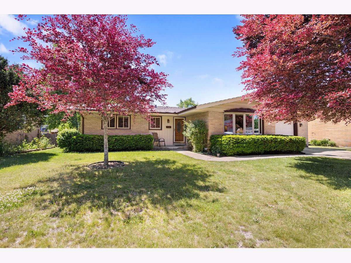  For Sale Fox River Grove Illinois, 218 Gladys Avenue