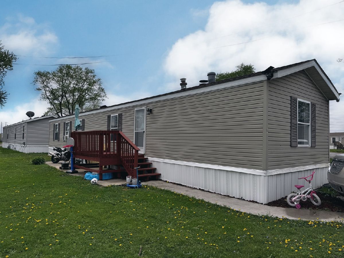  For Sale Pontiac Illinois, 57 Redwood Manor Drive