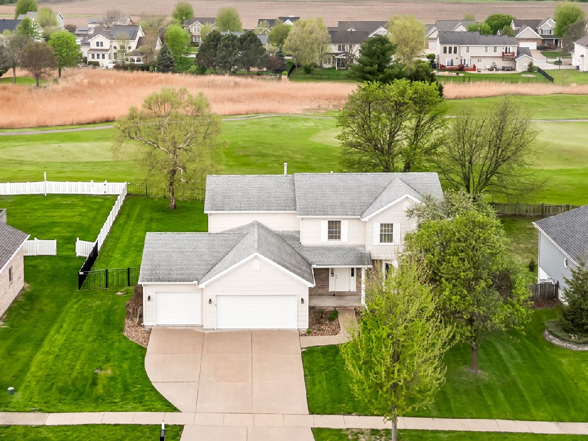  For Sale Bloomington Illinois, 25 Pebblebrook Court