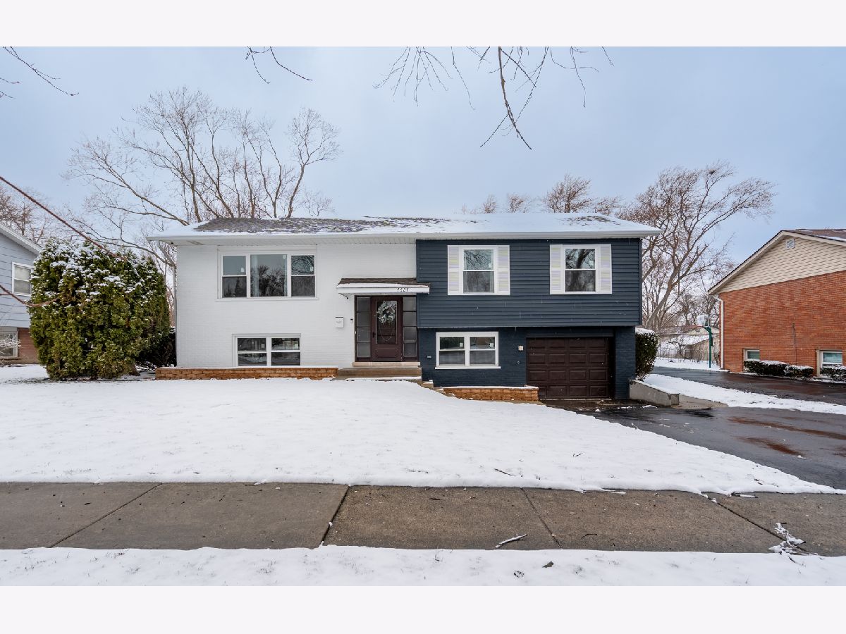  For Sale Country Club Hills Illinois, 4624 177th Street