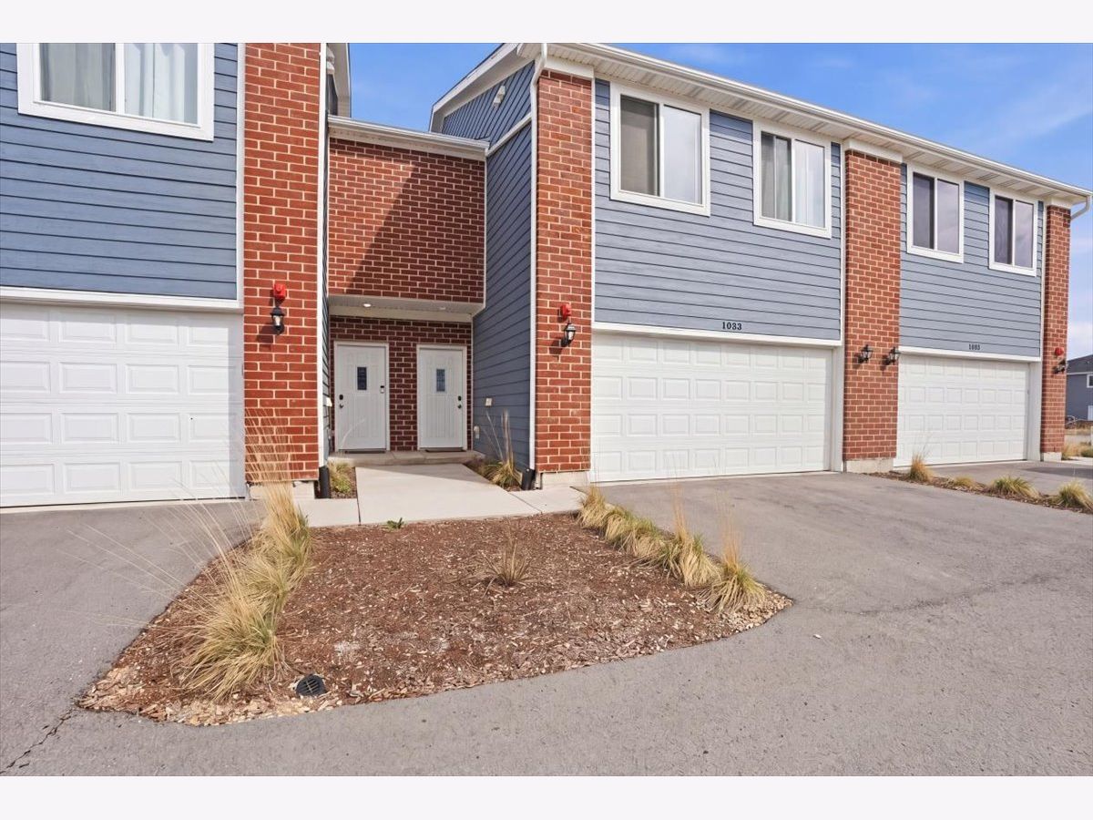 Condos & Townhomes For Sale Townes Of Kendall Market Place Yorkville Illinois, 1033 Gillespie Lane