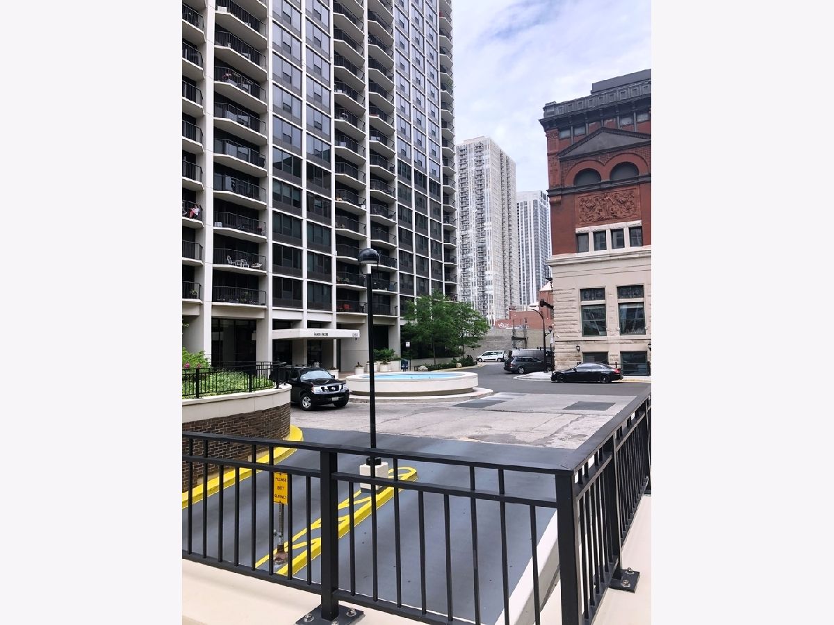 Condominiums For Rent Sandburg Chicago Illinois, 1560 Sandburg