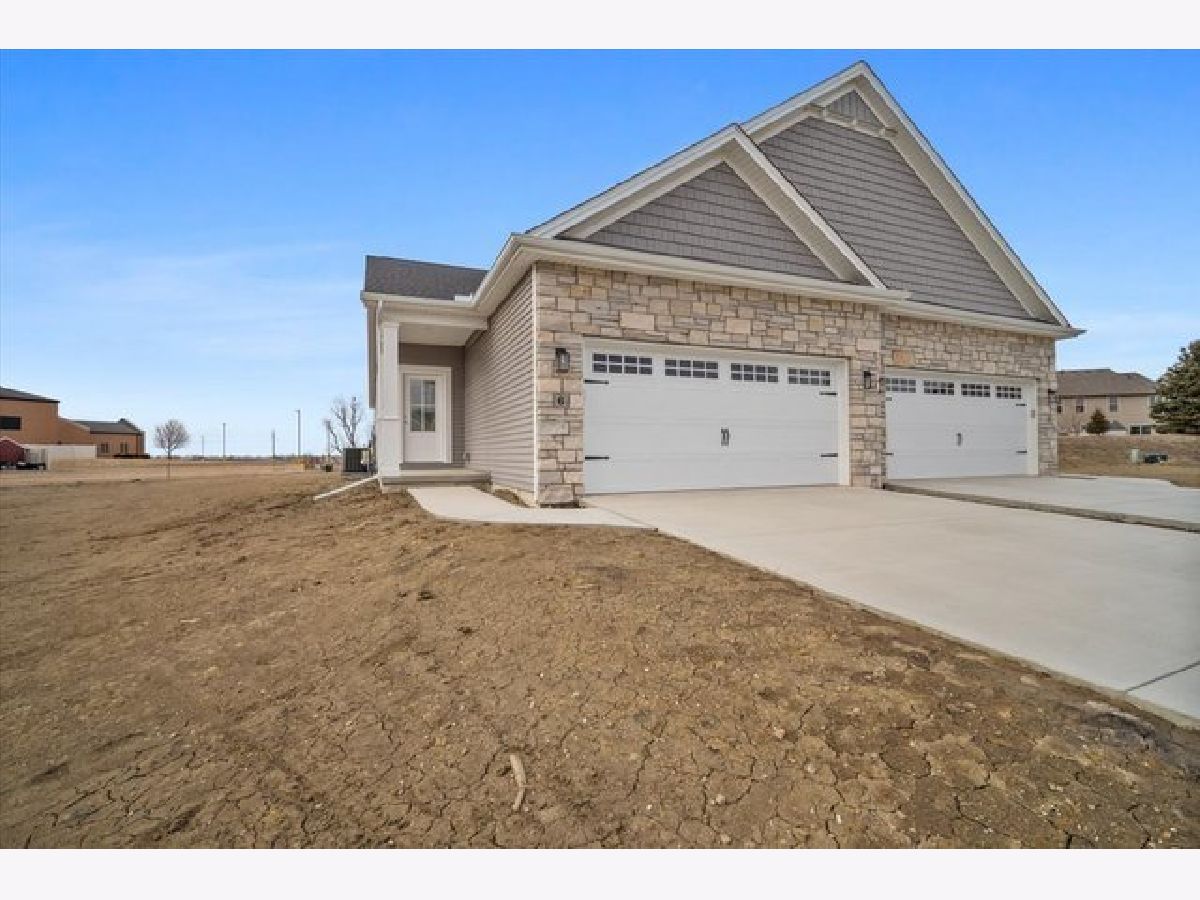 Homes & Condos & Townhomes For Sale Harvest Pointe Bloomington Illinois, 13 Stone Mill Court