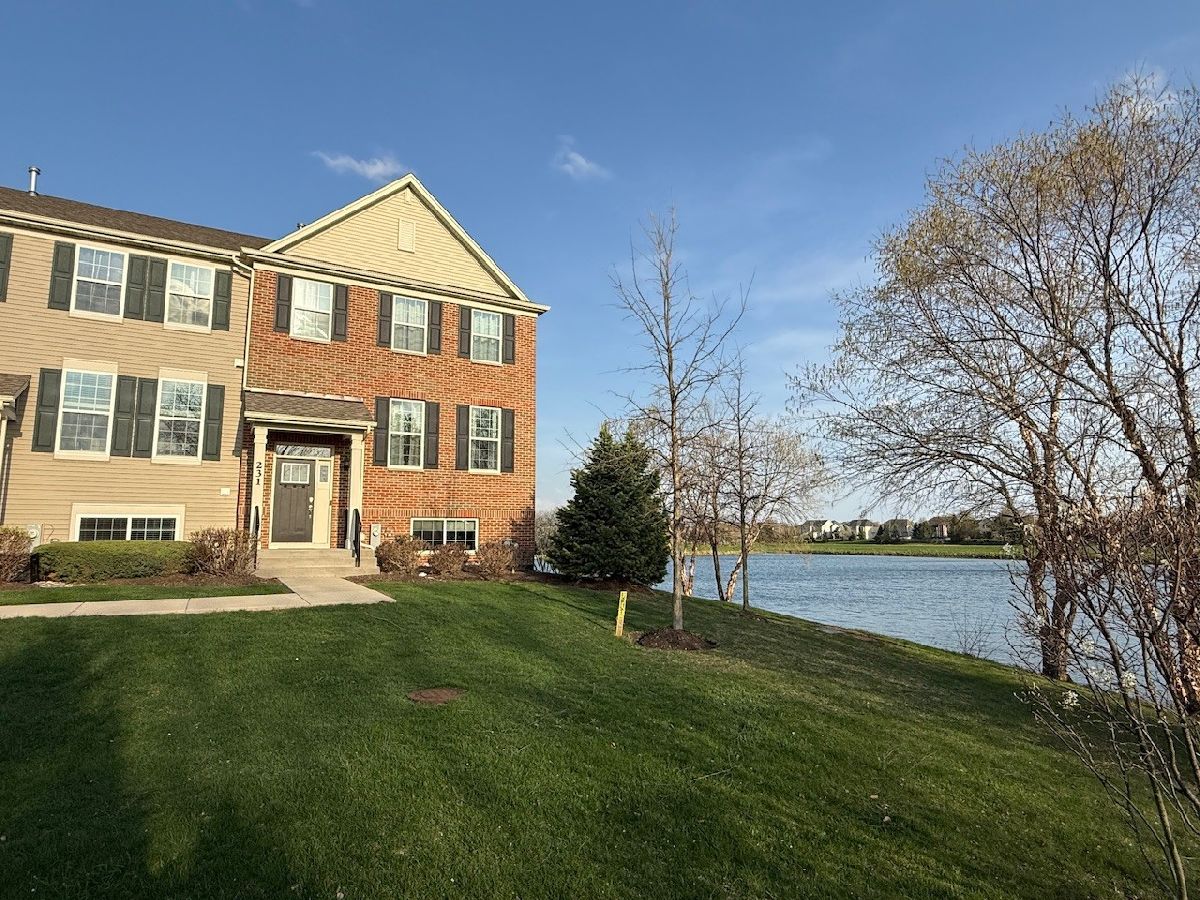 Townhomes & Homes For Sale Southbury Oswego Illinois, 231 Lakeshore Drive