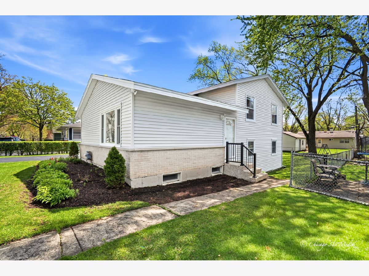  For Sale Rolling Meadows Illinois, 2207 Kirchoff Road