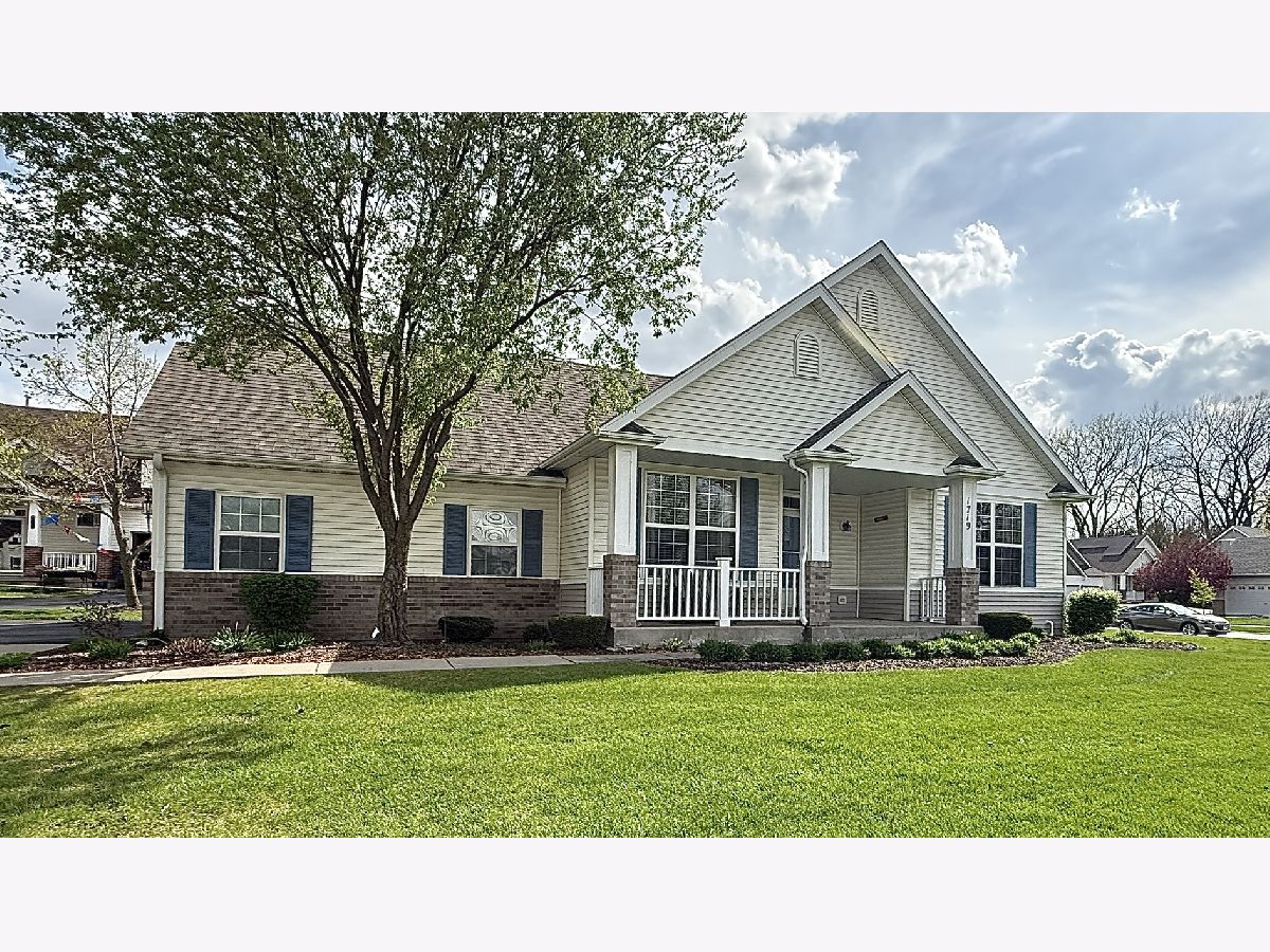  For Sale Shorewood Illinois, 1719 Devonshire Lane