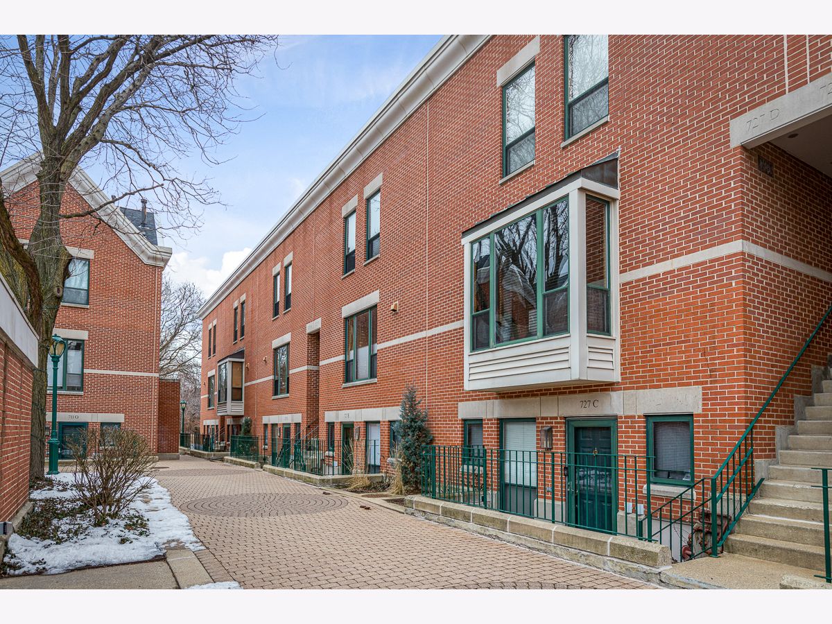 Townhomes & Condos & Homes For Rent Garibaldi Square Chicago Illinois, 727 Ashland