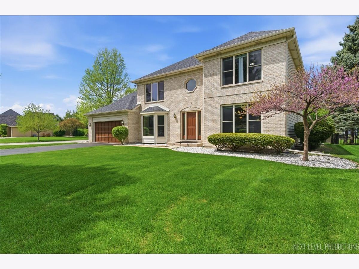  For Sale Oswego Illinois, 301 Stoneleigh Lane
