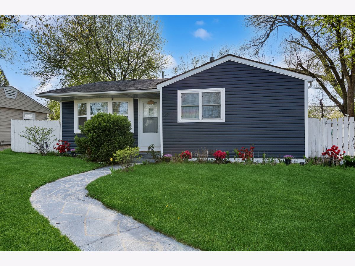  For Sale Carpentersville Illinois, 80 Birch Street