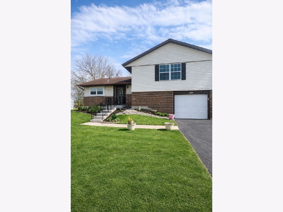 Homes For Sale Chateaux Hazel Crest Illinois, 3539 Marseilles Lane