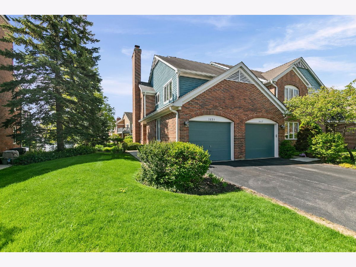 Townhomes & Condos & Homes Sold Arlington On The Ponds Arlington Heights Illinois, 1625 Clayton