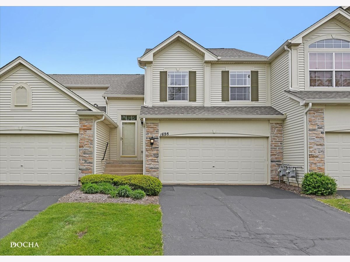  For Sale Aurora Illinois, 1698 Fredericksburg Lane