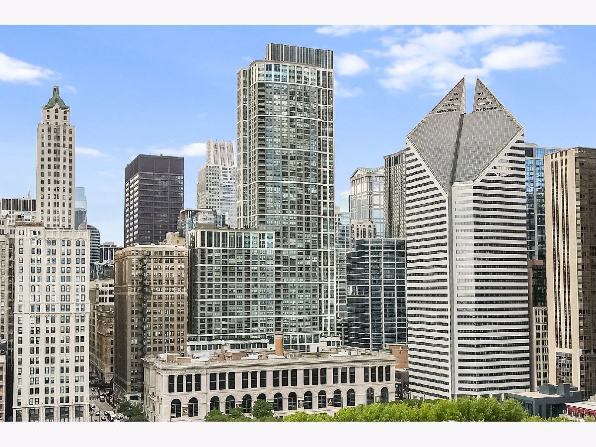  For Sale Chicago Illinois, 130 Garland Court