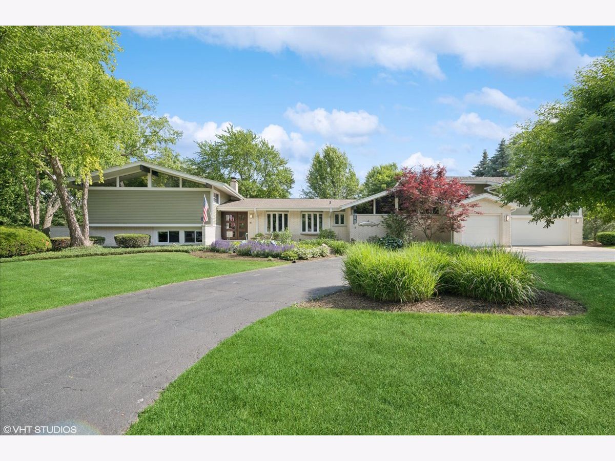  For Sale Hawthorn Woods Illinois, 16 Lagoon Drive