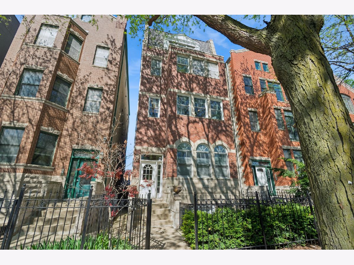  Sold Chicago Illinois, 2852 Damen