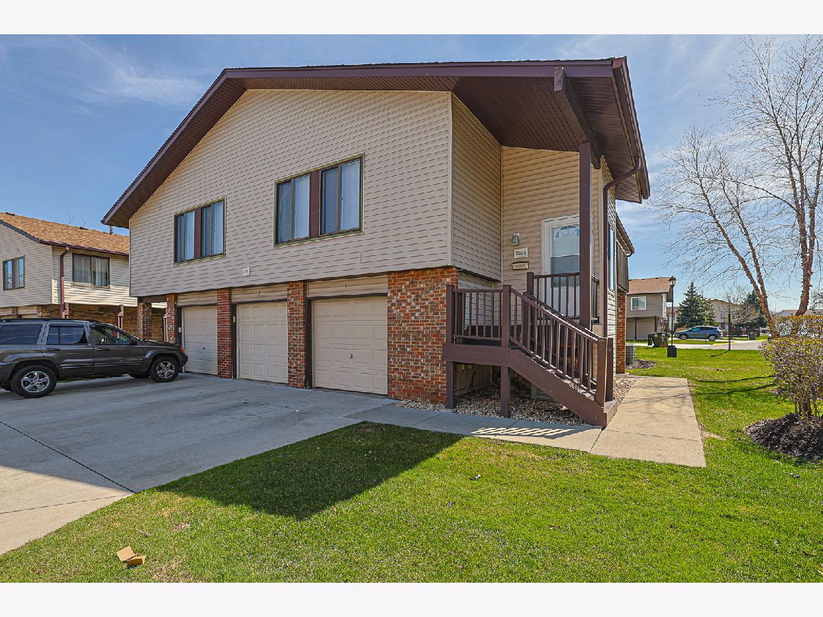  For Sale Hanover Park Illinois, 1332 Kingsbury Drive