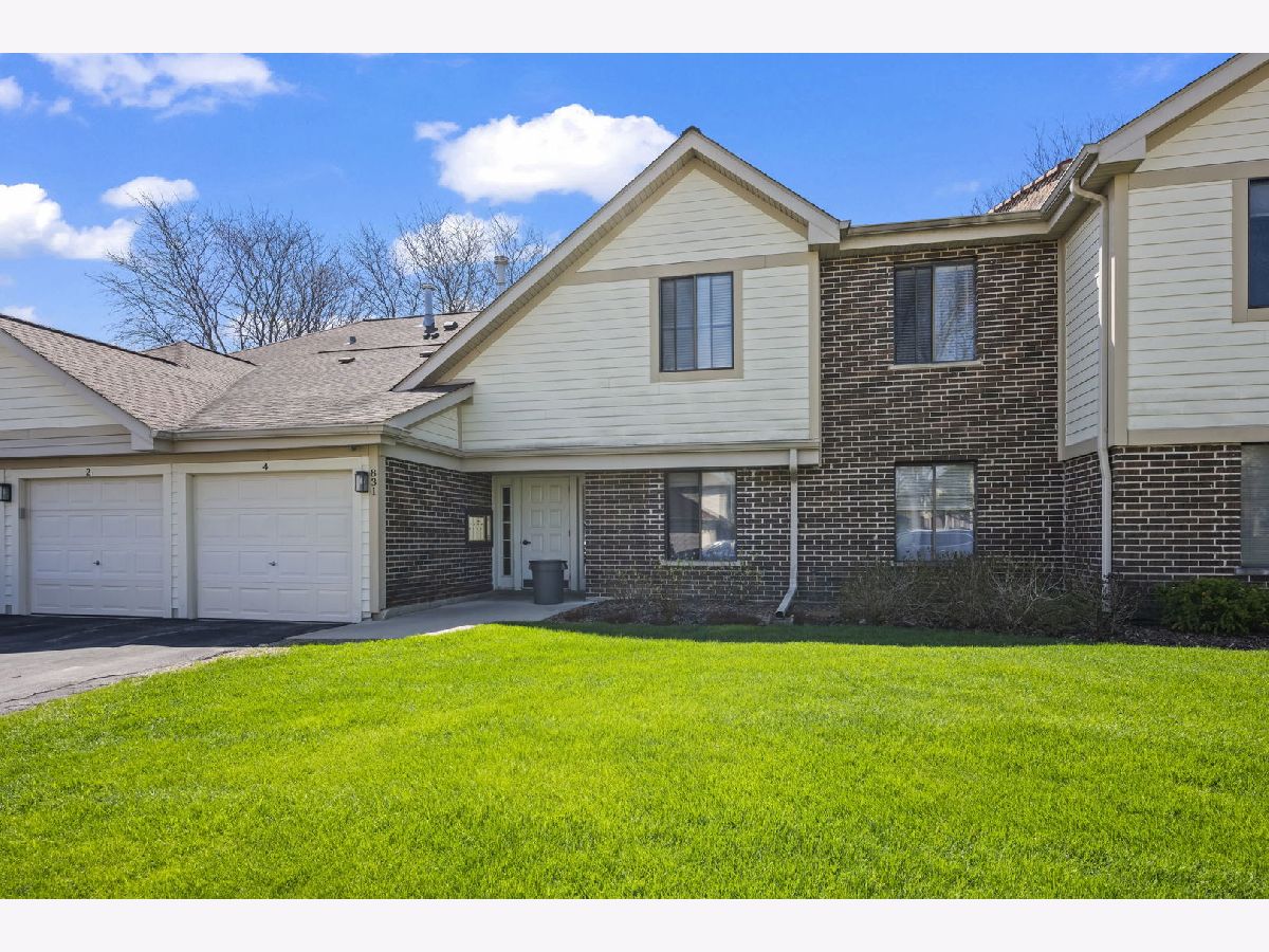 Condos & Townhomes For Sale Kingsbrooke Palatine Illinois, 831 Coach Road