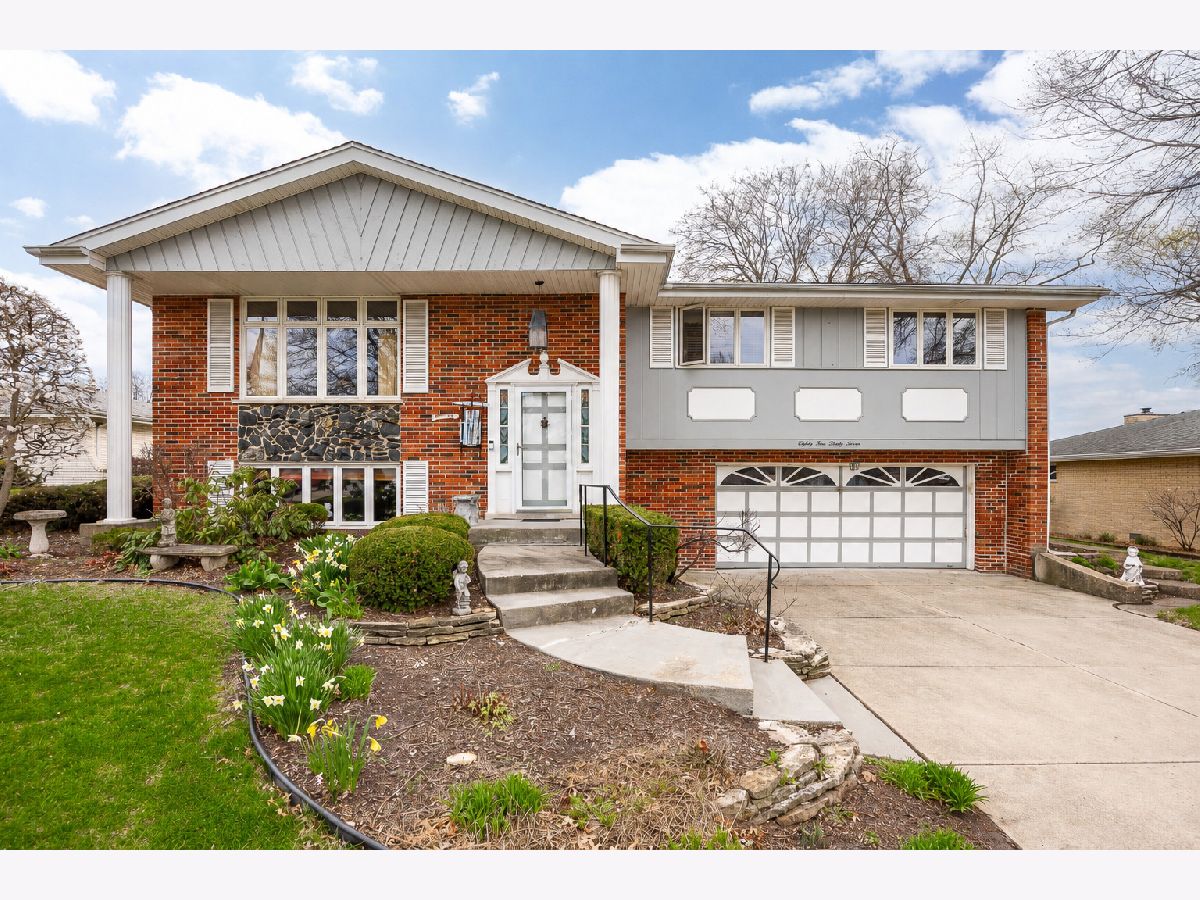  For Sale Orland Park Illinois, 8537 Walnut Avenue