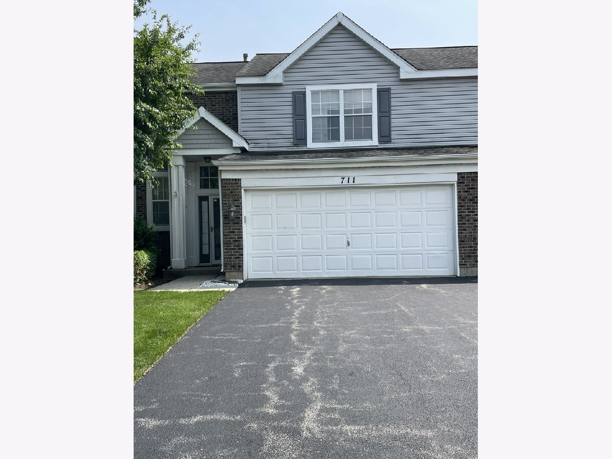  For Rent Crystal Lake Illinois, 711 Savannah