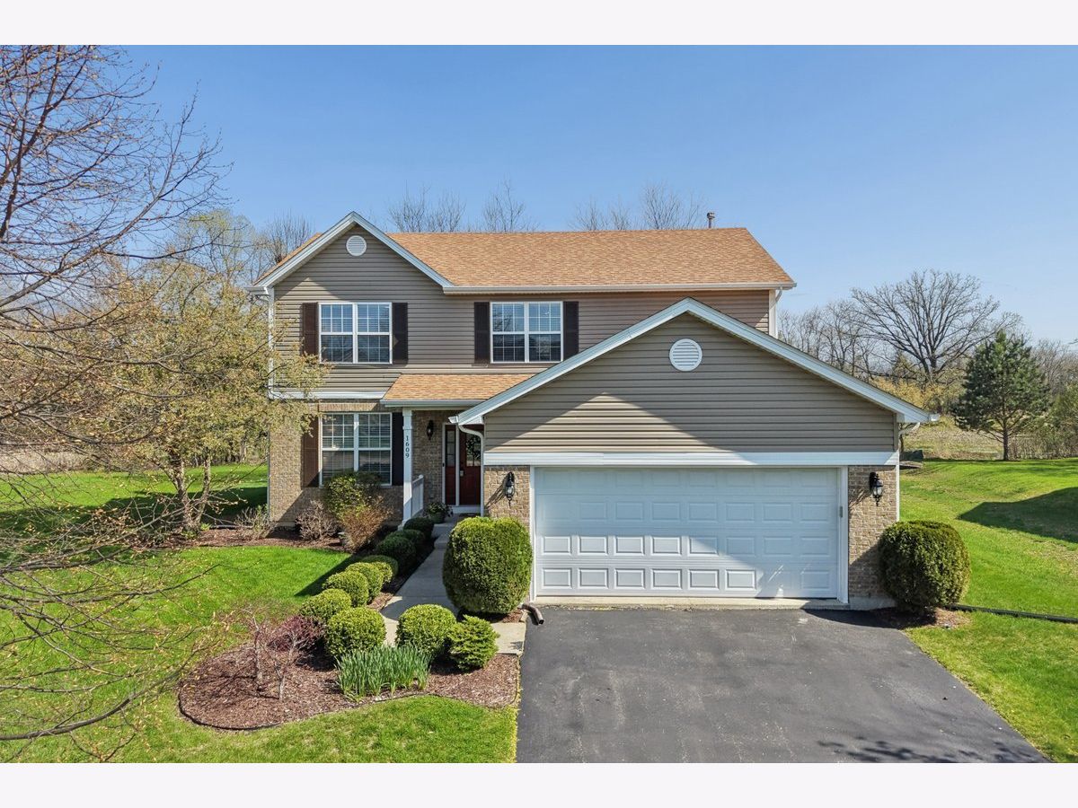  For Sale Lake Villa Illinois, 1609 Elderberry Lane